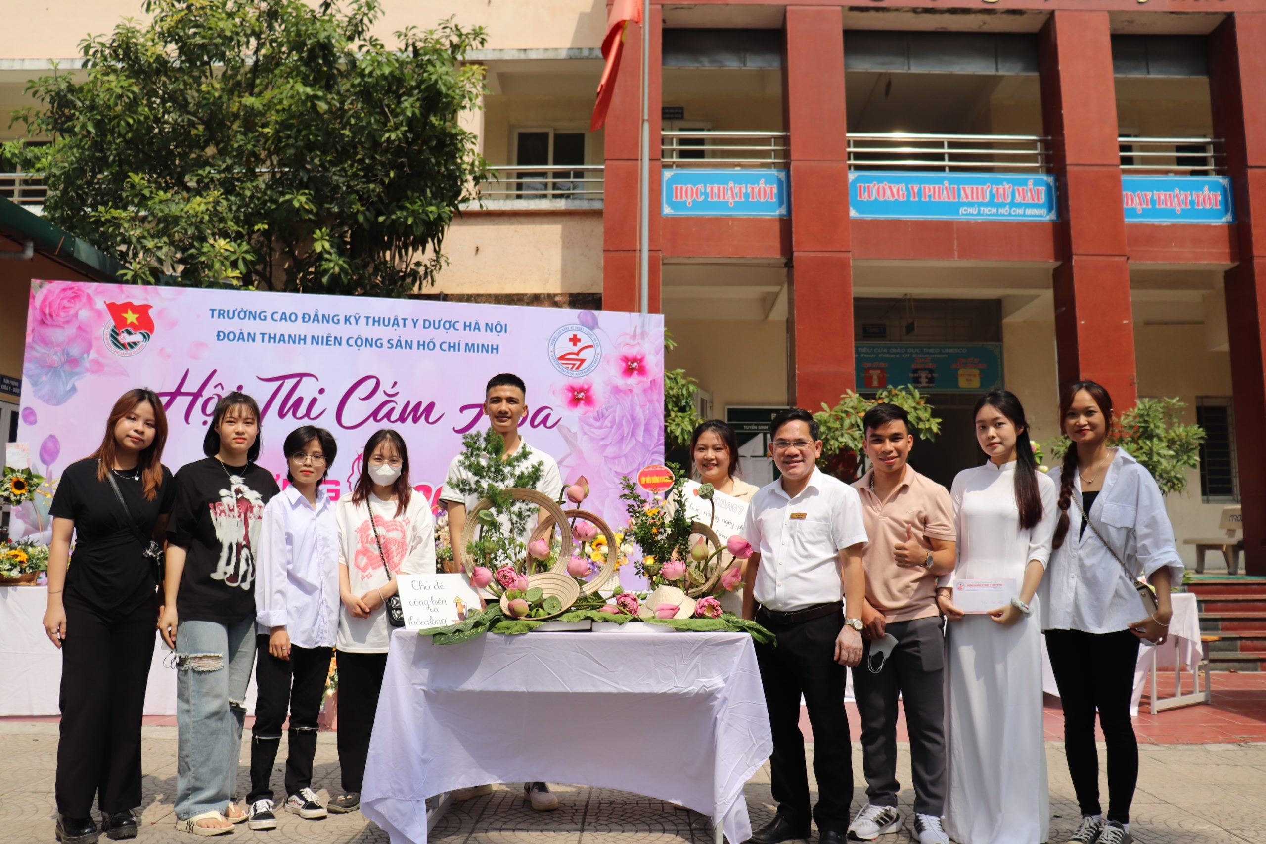 Hội thi cắm hoa nghệ thuật – Chào mừng Kỷ niệm 93 năm ngày thành lập Hội liên hiệp phụ nữ Việt Nam 20/10