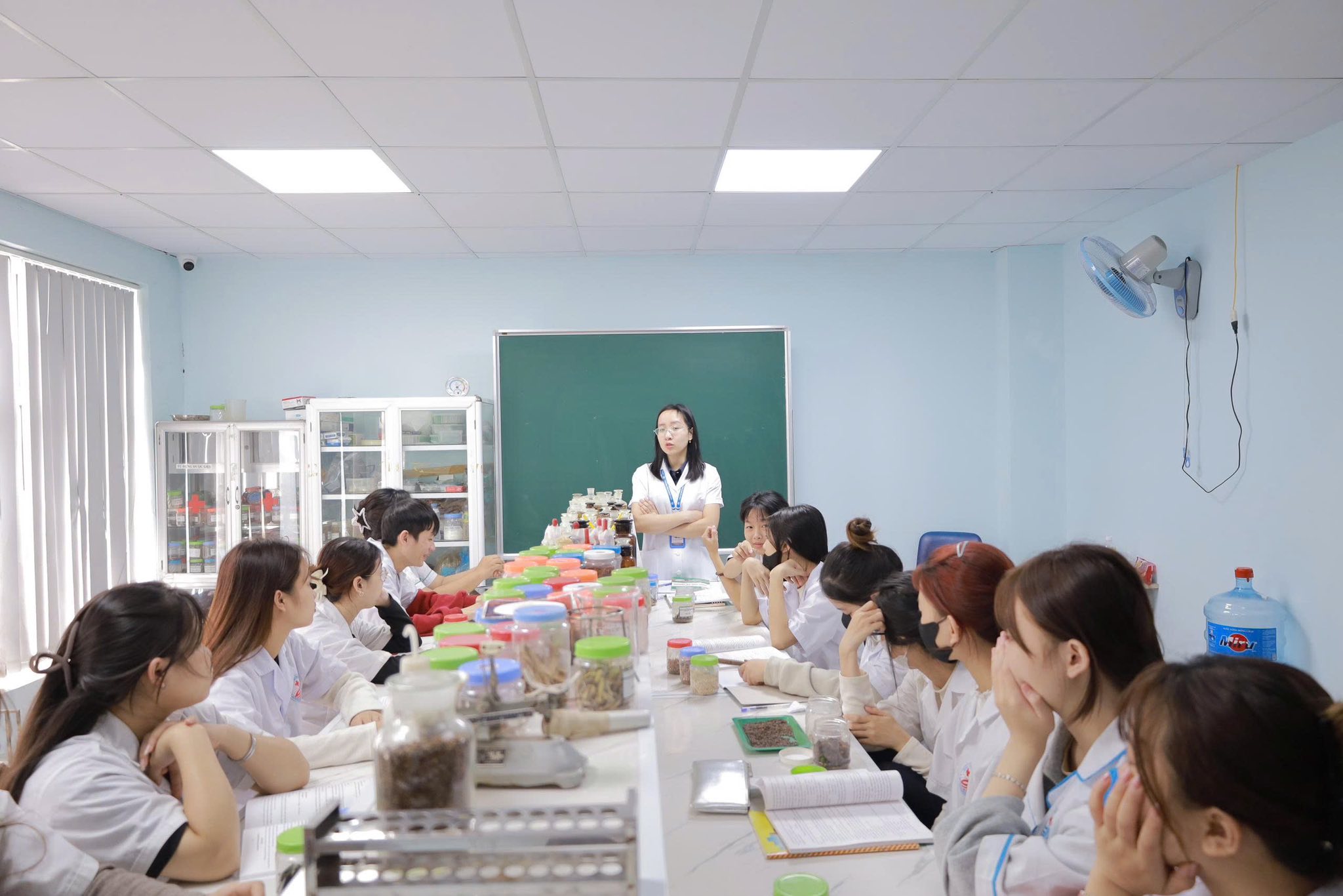 Chạm vào tinh hoa Y học cổ truyền – cùng sinh viên ngành Dược MPT