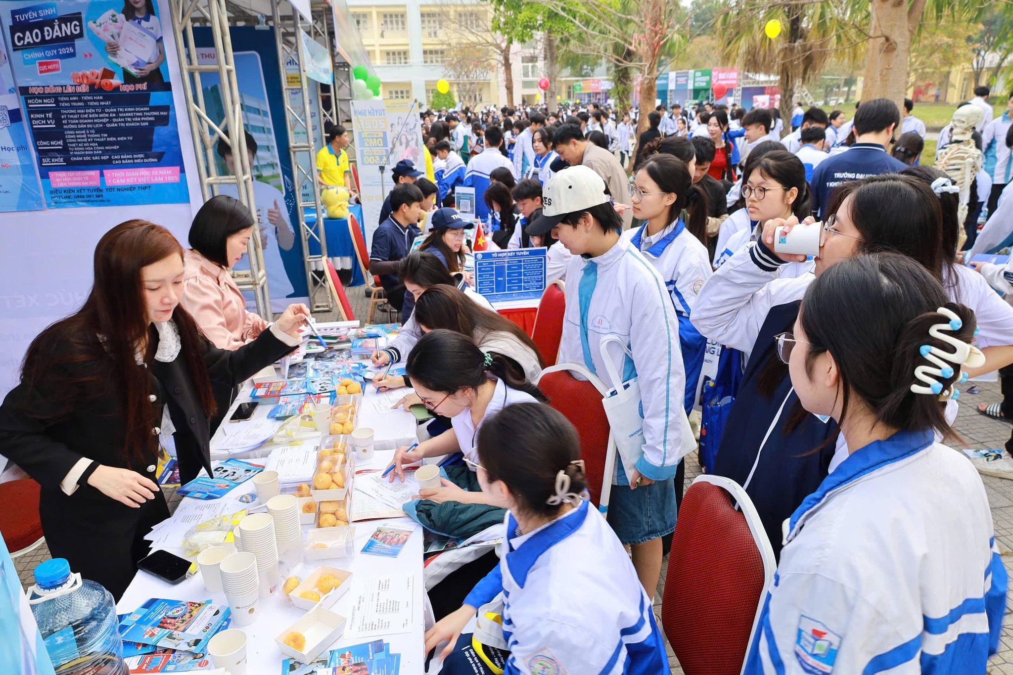 TRƯỜNG CAO ĐẲNG KỸ THUẬT Y DƯỢC HÀ NỘI TẠI NGÀY HỘI TƯ VẤN TUYỂN SINH