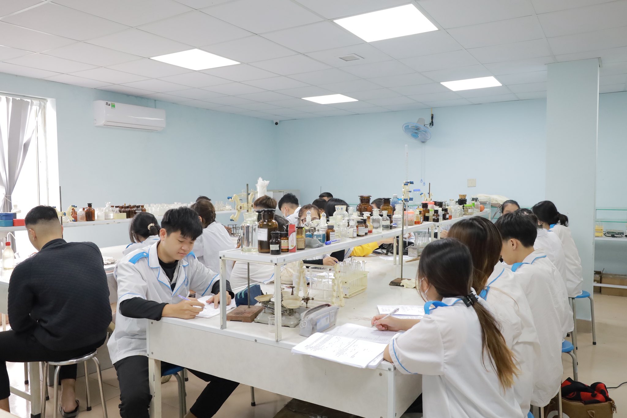 Đa dạng vị trí công việc cho sinh viên ngành Dược