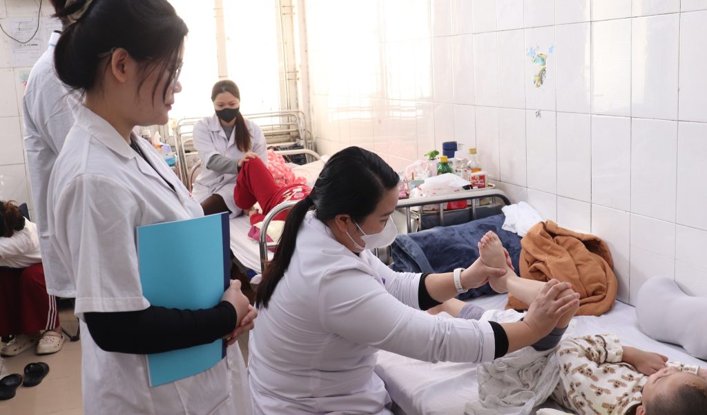 Top 3 lợi thế của ngành Y học cổ truyền năm 2026 4 688161076 1012731474604033 8711097555047628911 n