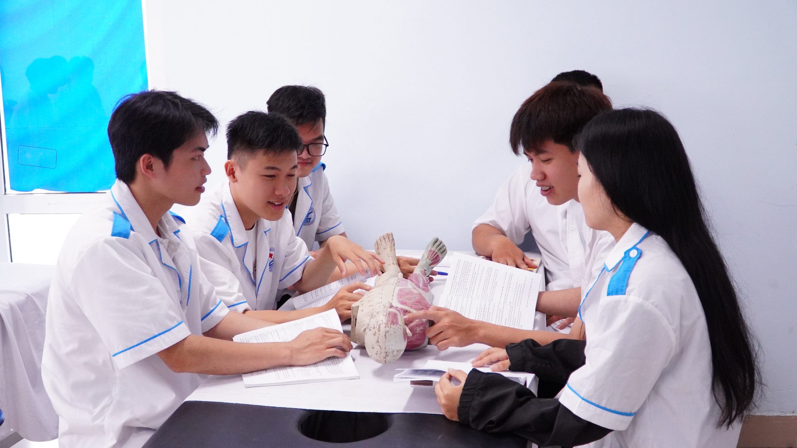 Thực hành Y học cổ truyền – Học đi đôi với hành